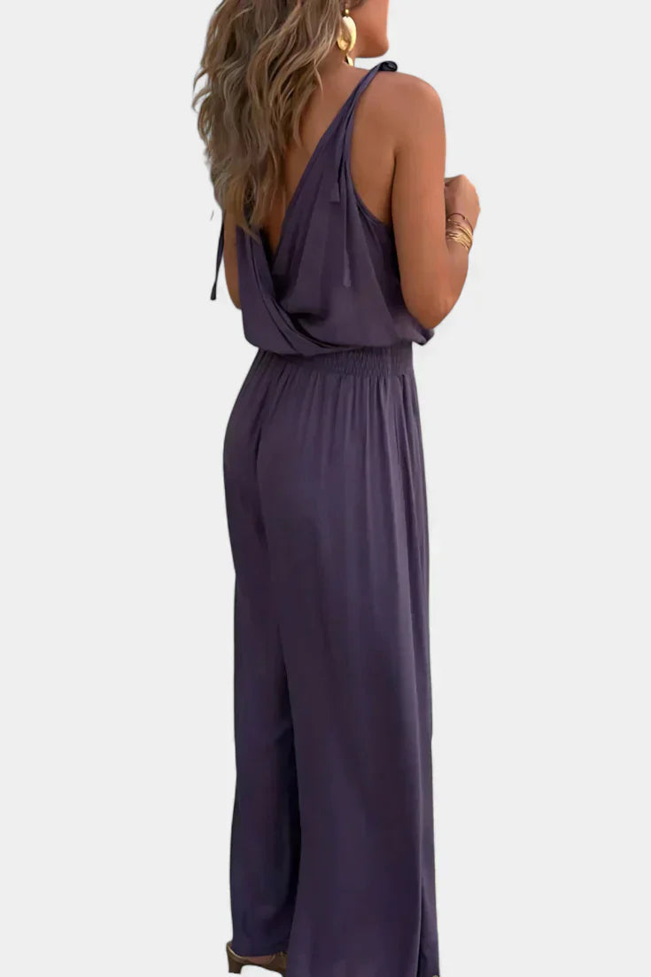 Donatila | Mono Elegante con Abertura Lateral y Detalles Dorados