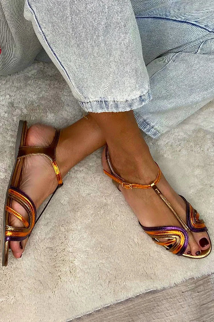 Sandalias doradas con hebilla y tira  multicolor