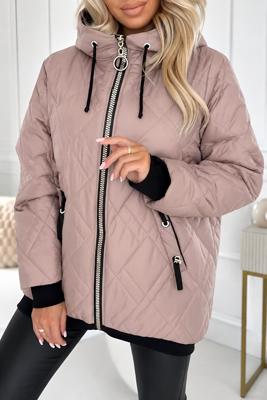 Romina™ | Chaqueta acolchada ligera con capucha