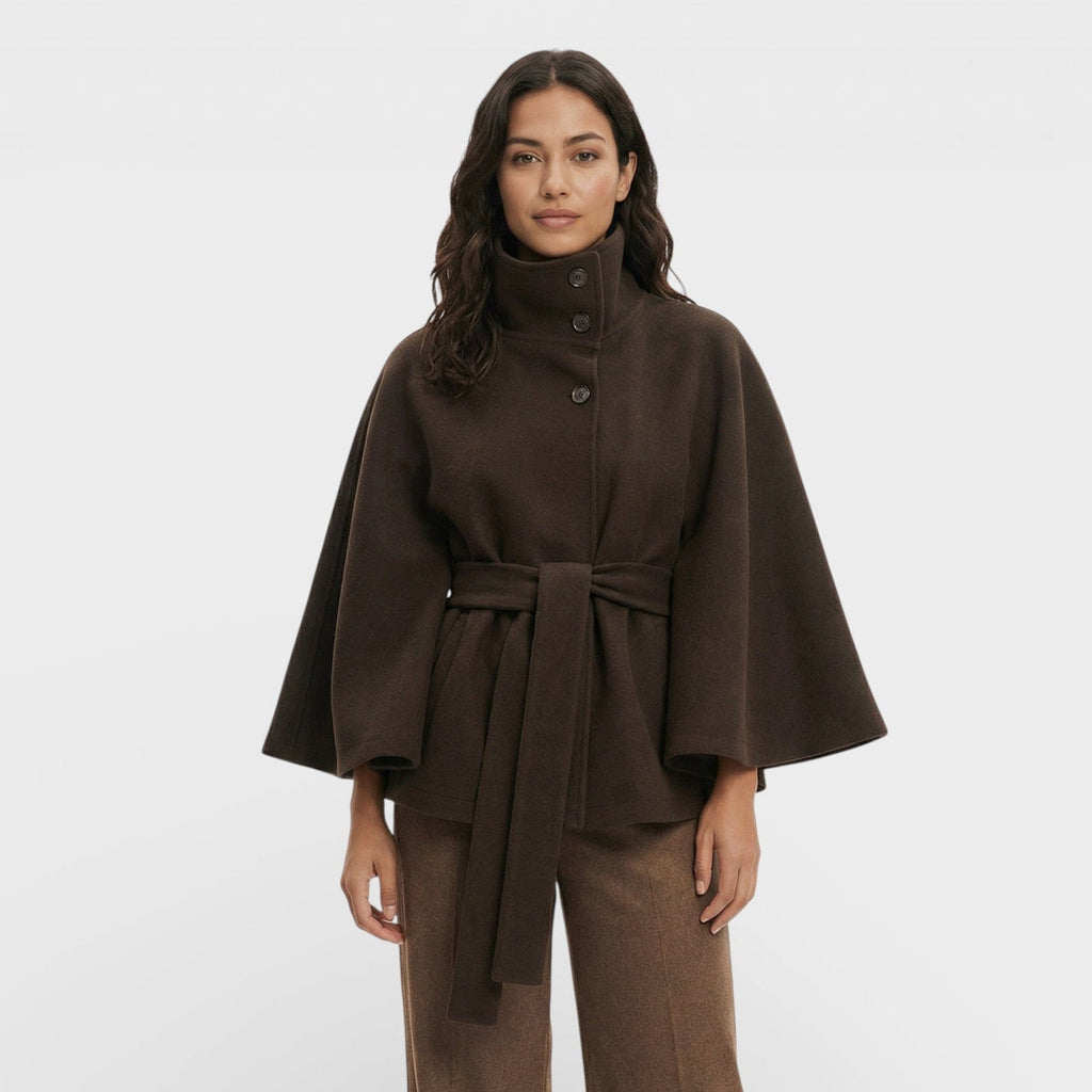 Abrigo Capa Corta con Cinturón