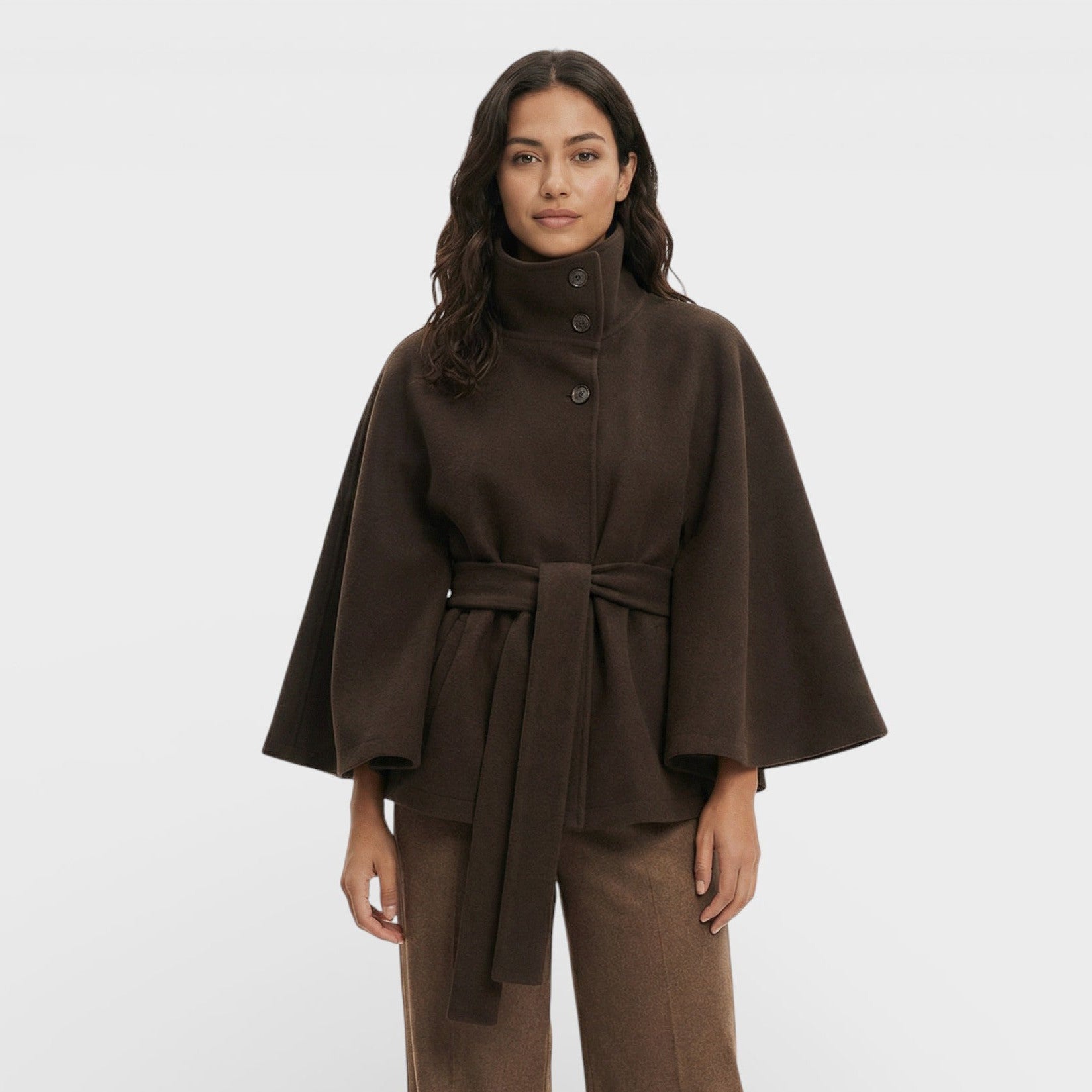 Abrigo Capa Corta con Cinturón