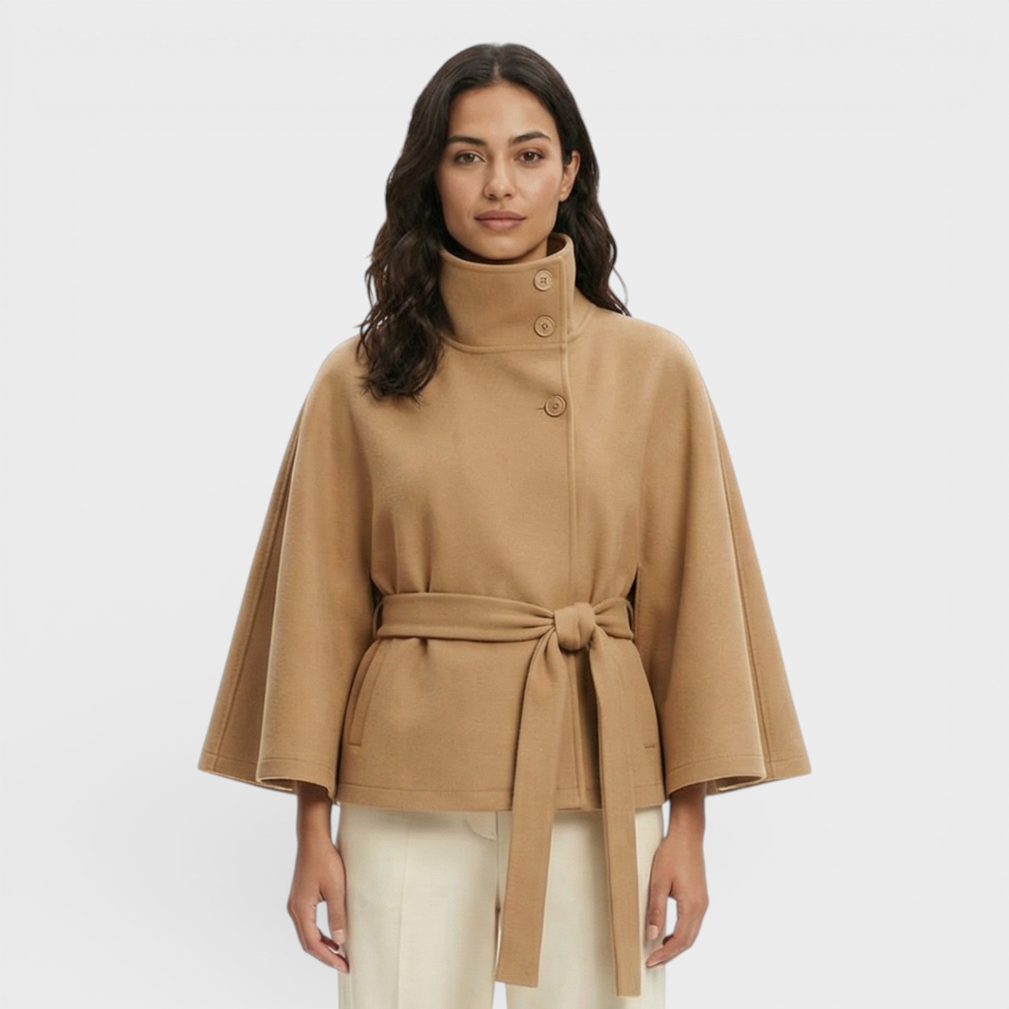 Abrigo Capa Corta con Cinturón