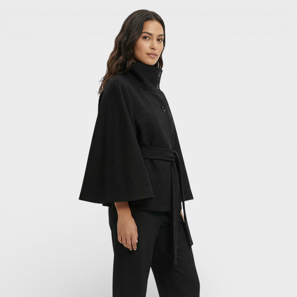 Abrigo Capa Corta con Cinturón