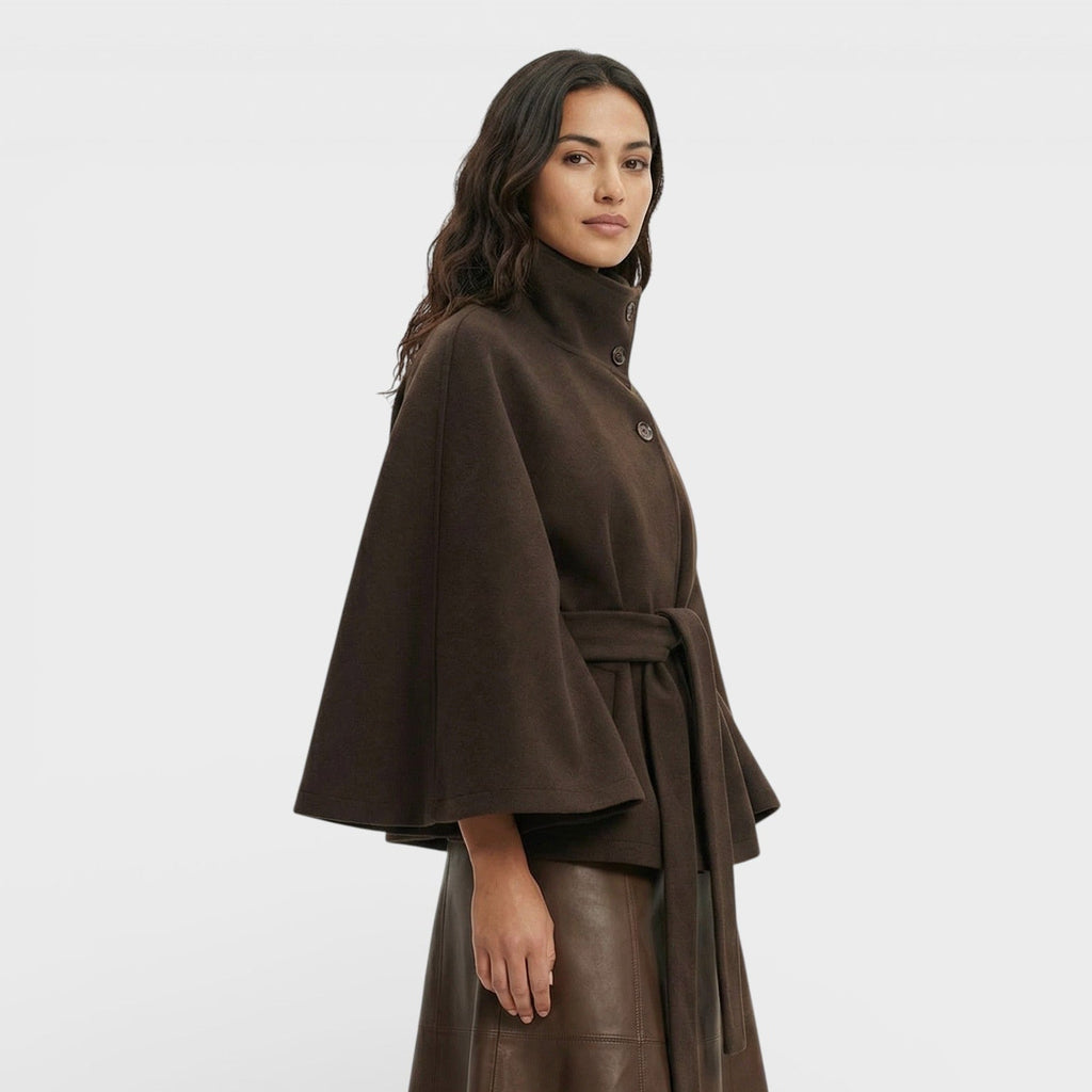 Abrigo Capa Corta con Cinturón